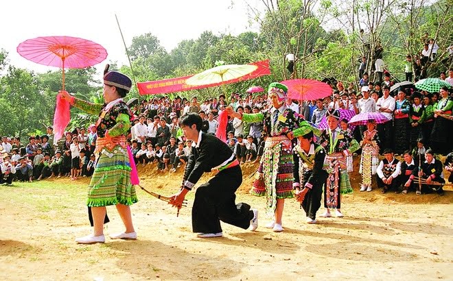 HA NOI  - HA GIANG - DONG VAN KARST PLATEAU 2 DAYS 3 NIGHTS - 1 PAX & 1 GUIDE  /MOTORBIKE