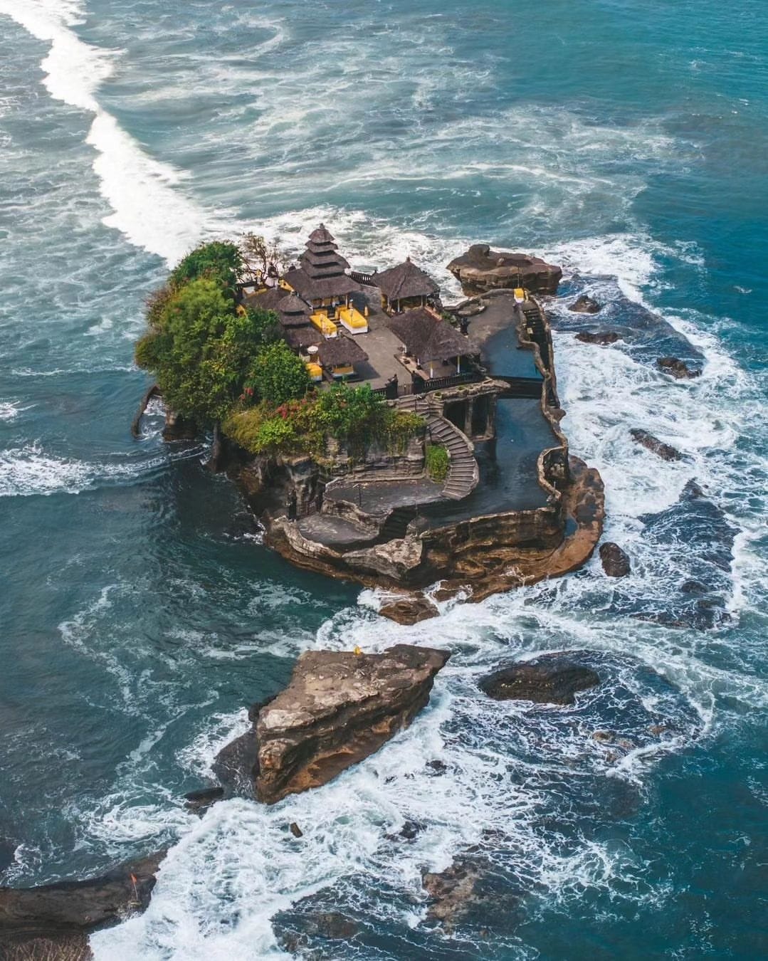 3 Den Tanah Lot